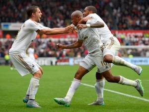 Ayew s Gomisem znovu úřadovali, Swansea potřetí v řadě zdolala Manchester United