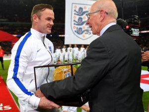 Charlton byl rád, že jeho střelecký rekord překonal právě Rooney