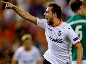 Valencii zachránil Paco, Real Sociedad znovu neskóroval