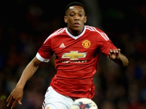 Martial musí zůstat nohama na zemi, ale on to zvládne, říká Louis van Gaal