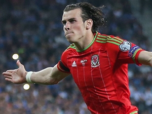 V naší skupině pokračuje na dálku boj o třetí místo mezi Nizozemskem a Tureckem, Wales chce ukončit 57leté čekání na postup bodovým ziskem v Bosně