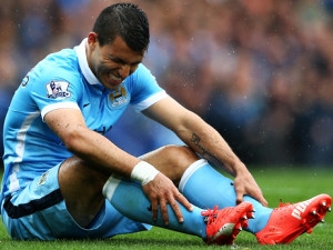 Agüero bude Manchesteru City scházet zhruba měsíc