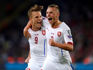 Do Nizozemska neodcestují Dočkal a zraněný Lafata 