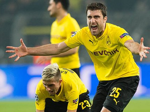 Borussia Dortmund si pojistila obránce Sokratise