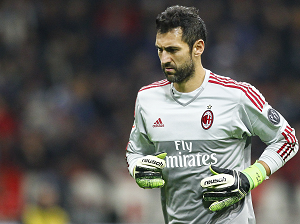 Brankář AC Diego Lopez potvrdil, že je zraněný