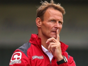 Bývalý kanonýr a kouč Sheringham se ve 49 letech vrací k fotbalu