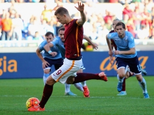 Džeko rozhodl římské derby, na čele se nic nemění