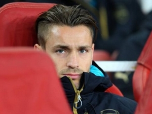 Mathieu Debuchy není spokojen se svou pozicí v Arsenalu. Zvažuje lednový odchod