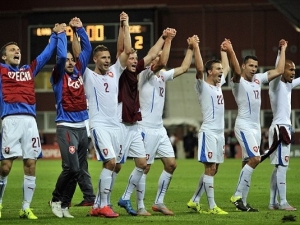 Fotbalisté oslavili postup na Euro nazpíváním písně