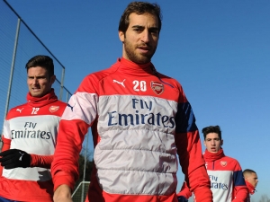 Záložník Arsenalu Flamini je za vodou. Jeho společnost má potenciální hodnotu 20 miliard liber