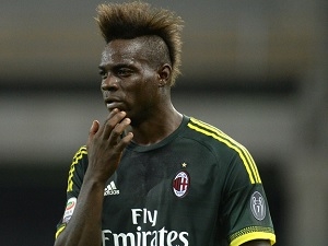 Mario Balotelli bude kvůli operaci třísel do konce ledna mimo hru