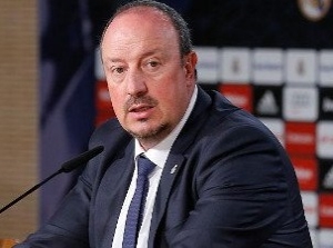 Benítez má i po debaklu v El Clásicu důvěru vedení Realu
