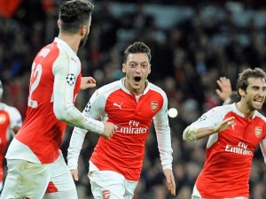 Arsenal nezaváhal a drží naději na postup, Barcelona obdarovala AS Řím půltuctem branek