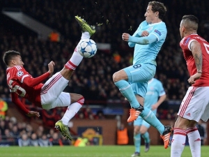 United doma pouze remizovali s PSV. Juventus, Atlético, PSG a Benfica jsou v osmifinále LM