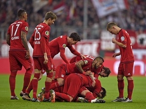 DFB Pokal: Bayern fantastickou trefou Xabiho Alonsa porazil Darmstadt, postupuje i Leverkusen