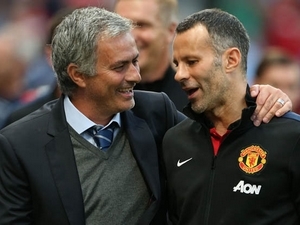 José Mourinho má zájem o převzetí Manchesteru United, agenti už sondují situaci