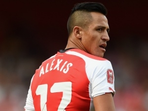 Sánchez bude Arsenalu chybět ještě tři týdny