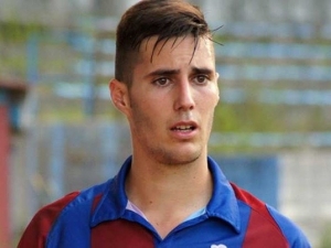 Fotbalistu o místo v rezervě Barcelony připravily nadávky na webu
