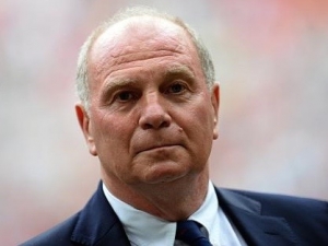 Hoeness o Vánocích pohostil uprchlíky v golfovém klubu