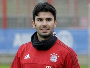 Bayern přišel o dalšího obránce, zranil se Tasci