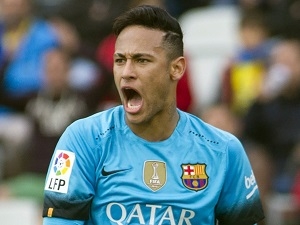 Barcelona zvyšuje náskok na čele tabulky španělské ligy na devět bodů. V Las Palmas vyhrála 2:1