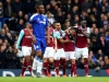 Leicester vede už o osm bodů, Chelsea díky dvěma kontroverzním gólům remizovala s Kladiváři, Arsenal porazil Everton