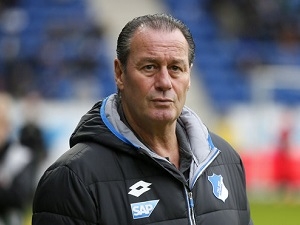 Huub Stevens odmítá návrat na trenérskou lavičku