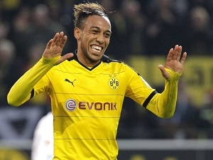 Přestupové spekulace: Dortmund bude o Aubovi jednat až od 100 milionů eur, Mourinho by mohl nakonec obsadit volné místo ve Valencii