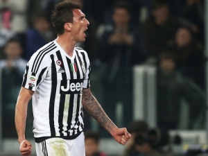 Neapol padla v Udine a Juventus má šestibodový náskok, římské derby ovládlo AS