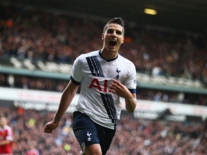 Tottenham doma rozstřílel Manchester United 3:0, Jamie Vardy dvěma góly přiblížil Leicester k titulu
