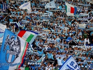 Před zápasem Lazia v Palermu bylo zatčeno osm fanoušků