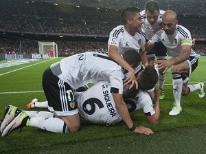 Kdo zastaví barcelonský pád? Valencia vyhrála na Camp Nou 1:2 a Barça už vede tabulku jen o skóre