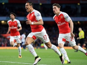 Alexis Sánchez dvěma góly proti W.B.A. vrátil Arsenal na třetí příčku tabulky