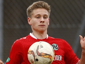 Hráč Hannoveru Niklas Feierabend zemřel při autonehodě