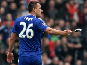 Červená a konec? Odehrál Terry poslední zápas za Chelsea? Hiddink si není jistý
