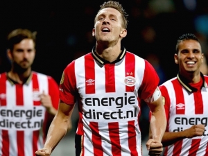 Fotbalisté PSV Eindhoven vyfoukli v posledním kole titul Ajaxu