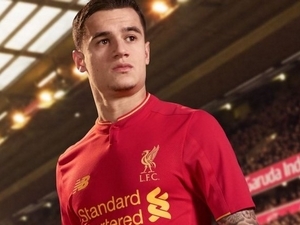 Liverpool oficiálně představil své nové dresy pro sezónu 2016/17