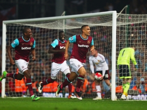 Dramatická rozlučka s Boleyn Ground: West Ham porazil Manchester United 3:2