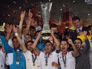 První poločas patřil Liverpoolu, druhý však přinesl třetí titul v řadě pro Sevillu