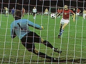 Historie EURA – 1976: Naši zlatou radost korunoval geniální Panenkův vršovický dloubák