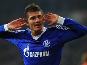V ruské nominaci na ME je i obránce Schalke Neustädter