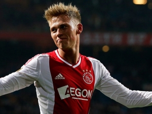 Fischer končí v Ajaxu a míří do Premier League