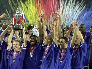 Historie EURA – 2000: Medailové ambice po skvělé kvalifikaci shořely v základní skupině