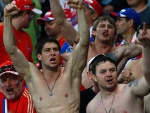EURO 2016: Zatčení ruských fotbalových fanoušků je nepřijatelné, řekl Lavrov