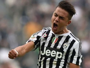 Evra svou budoucnost zvažuje, jak je na tom Dybala?