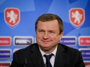 Vrba má podporu Pelty, podle kterého si Česko na EURO 2016 vedlo dobře