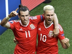 EURO 2016: Wales vlastní brankou McAuleyho porazil Severní Irsko 1:0 a slaví postup do čtvrtfinále
