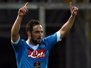 Je Higuaín na odchodu z Neapole? Neprodlouží smlouvu, říká jeho agent