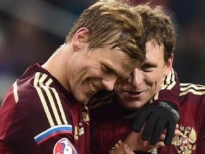 EURO 2016: Dva ruští hráči po vyřazení z slavili šampaňským za miliony