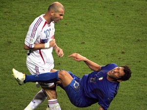 Marco Materazzi ve své autobiografii odhaluje, co řekl Zidanovi před osudnou hlavičkou
